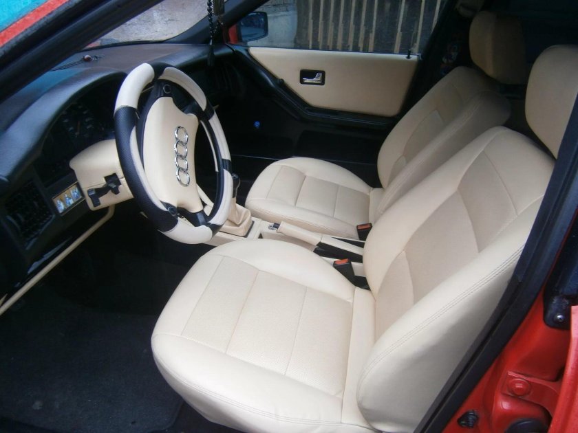 Ауди 80 с светлым салоном