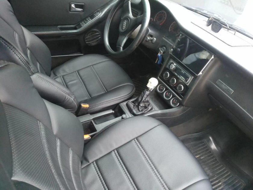 Ауди 80 черный салон