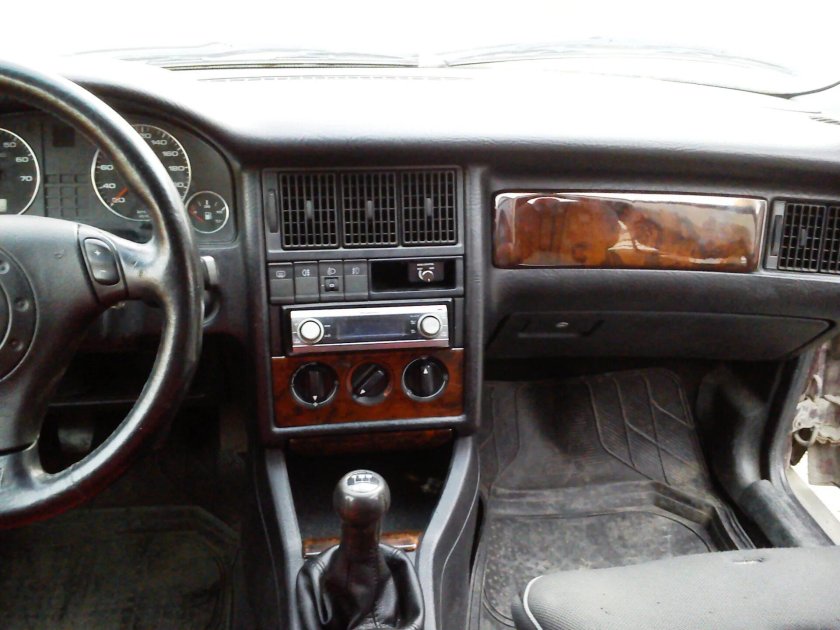 Салон Ауди 80 б3 с деревом