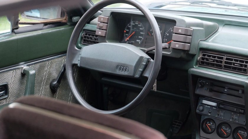 Салон ауди 80