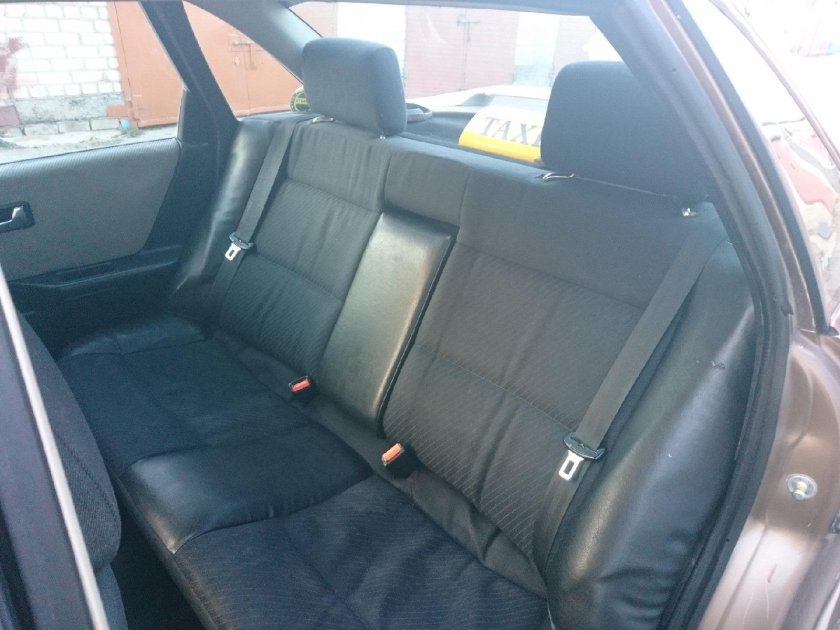 Ауди 80 салон сзади