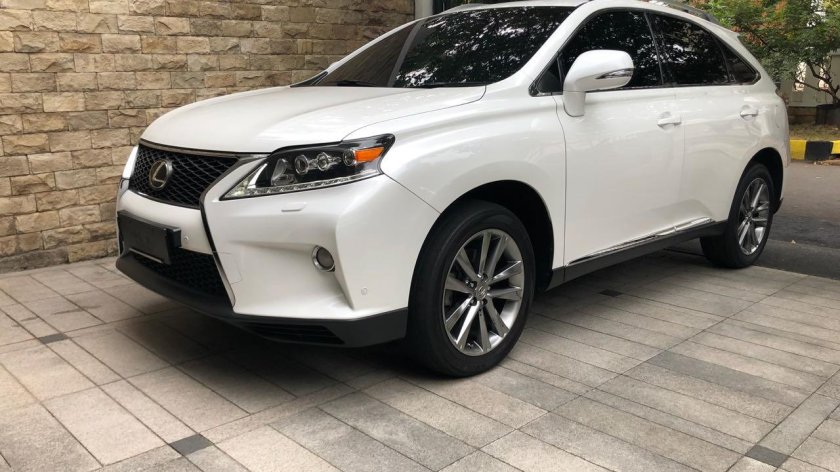 Машина Lexus rx350