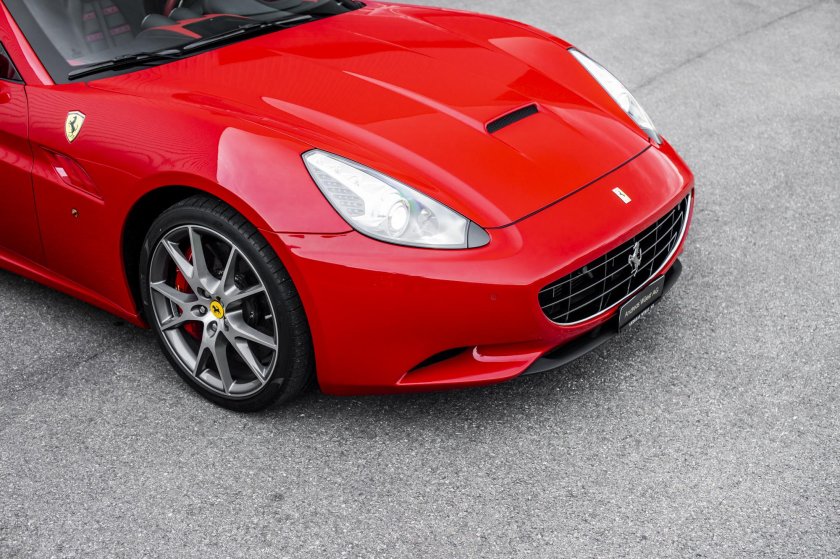 Феррари калифорния 2014