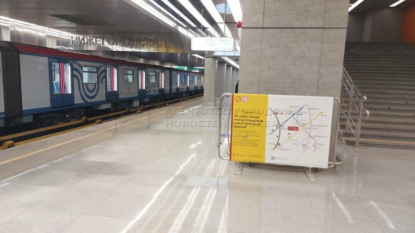 Поезда на кольцевой линии