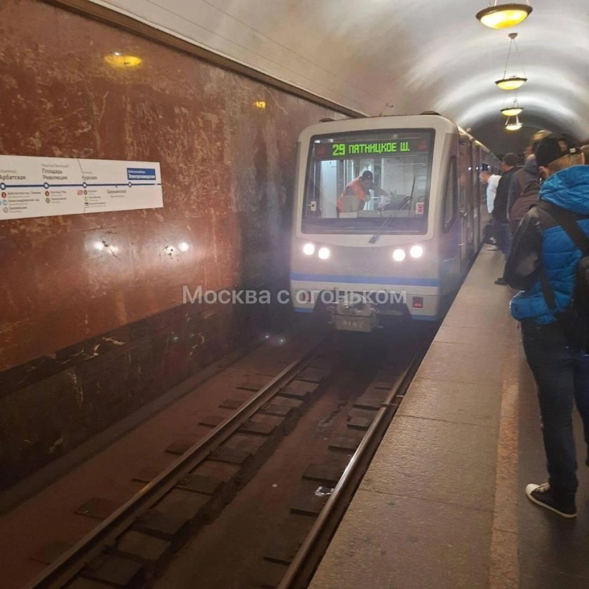 Поезд метро