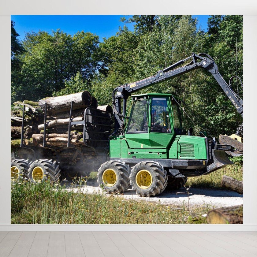 Лесной трактор