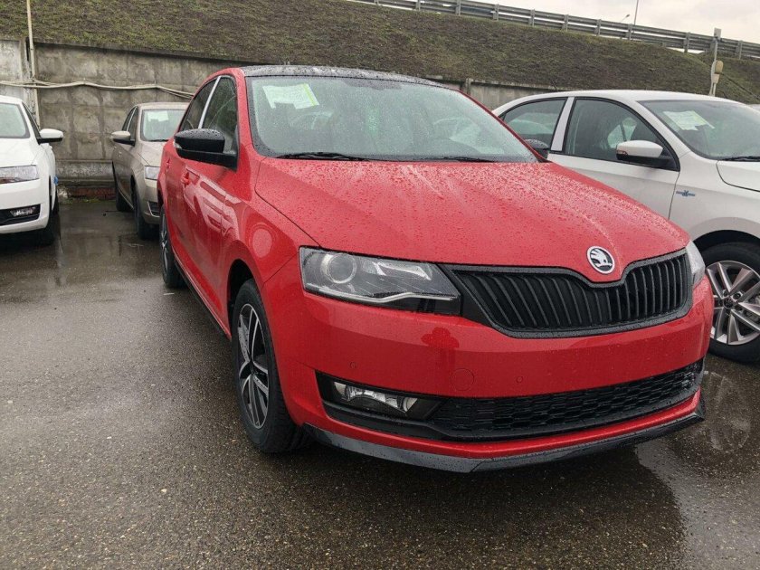 Шкода Рапид 2018 красный