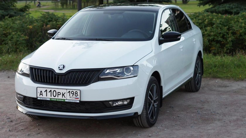 Шкода Рапид Монте Карло белая