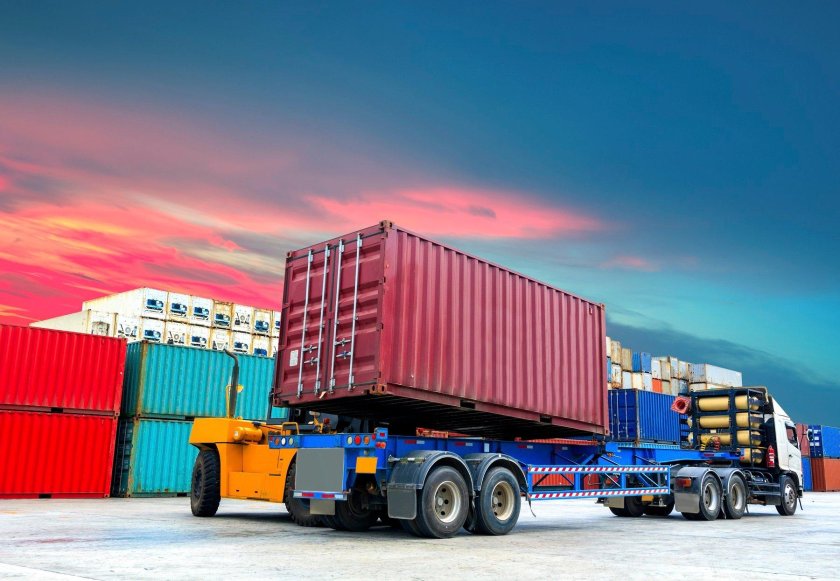 Полуприцеп контейнеровоз саморазгружающийся