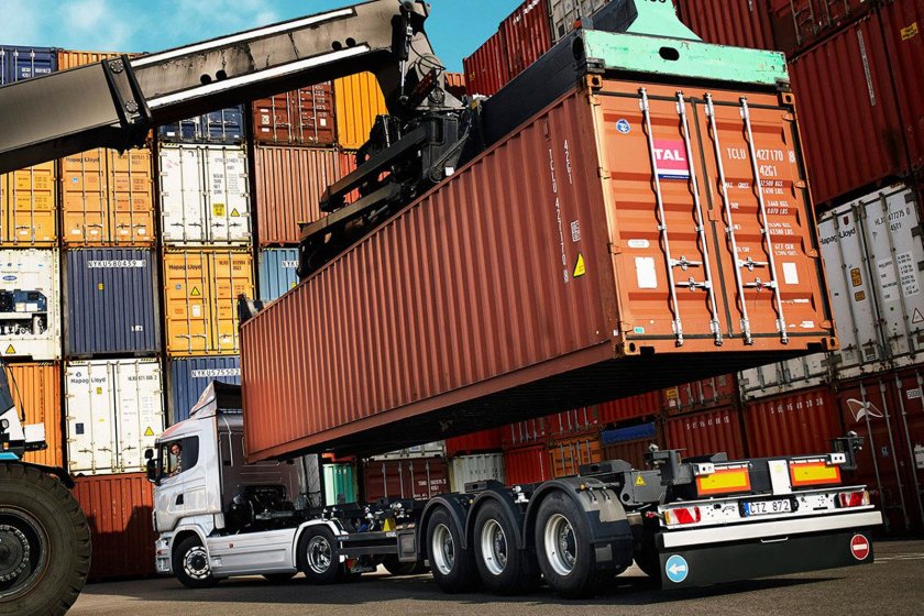 Грузовики контейнеровозы 20 футов