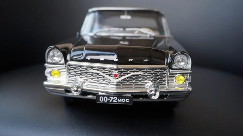 ГАЗ-13 Чайка 1/18