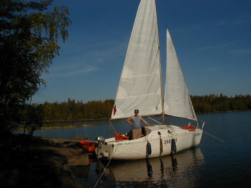 Парусная яхта швертбот