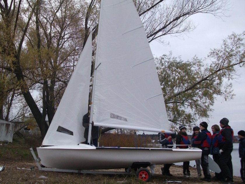 Швертбот 420