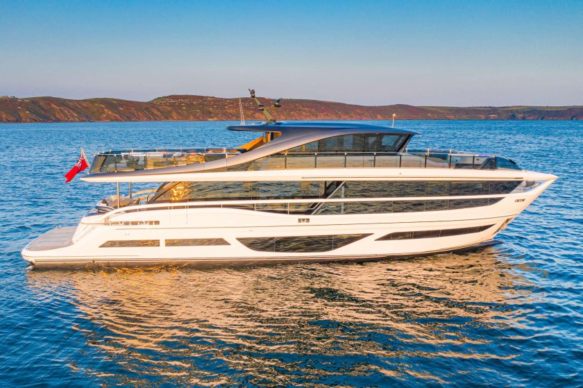 Яхта Princess x95