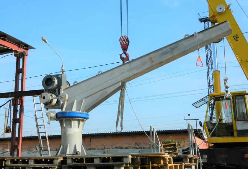 Судовой кран