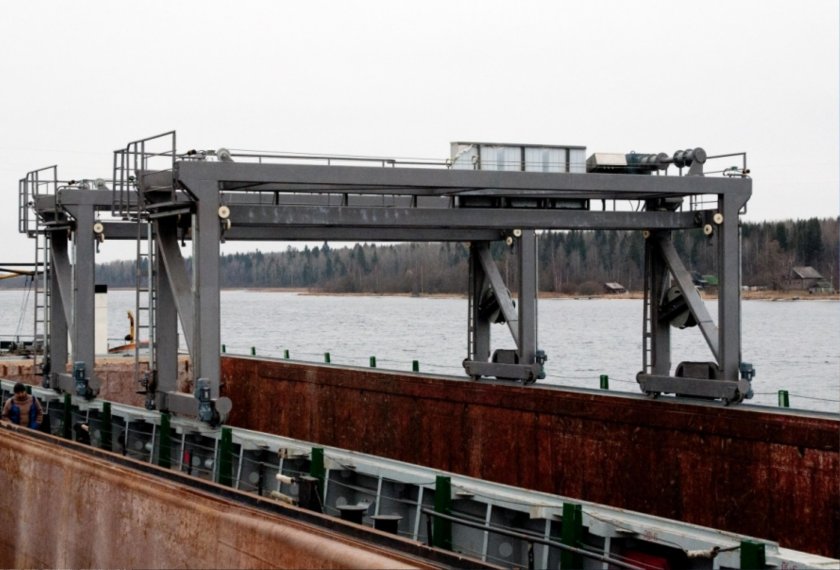 Кран козловой судовой