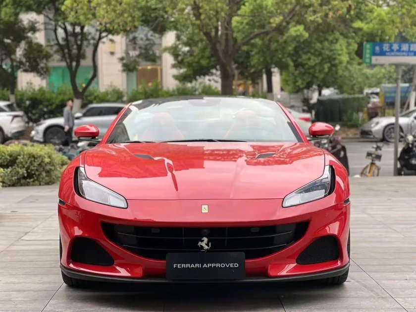 Автомобиль ferrari