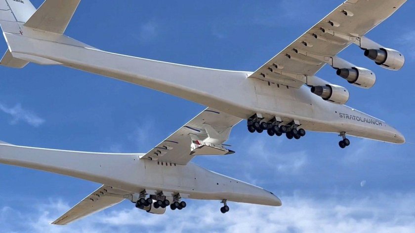 Двухфюзеляжный самолет Stratolaunch