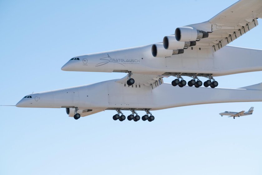 Самолет Stratolaunch model 351
