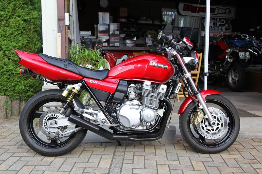 Yamaha XJR 400