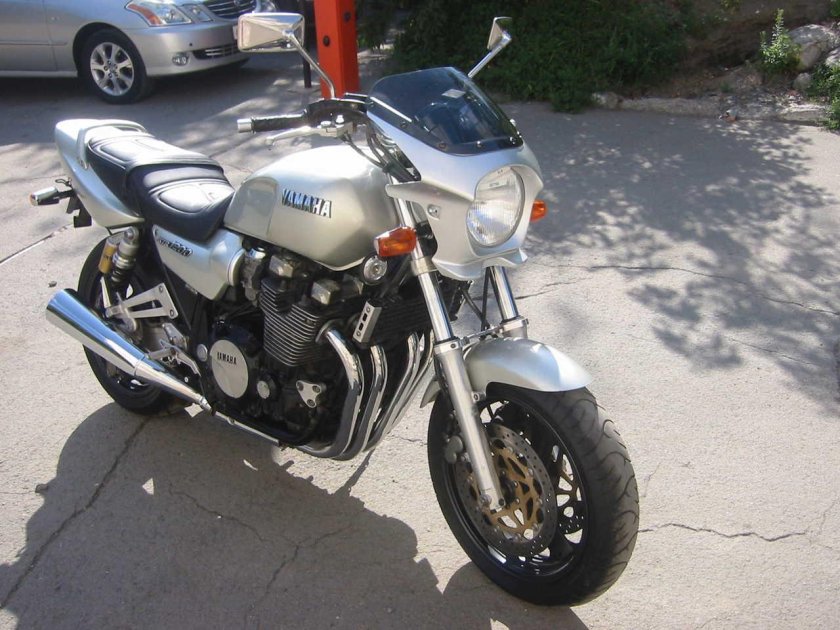 Ямаха XJR 1200
