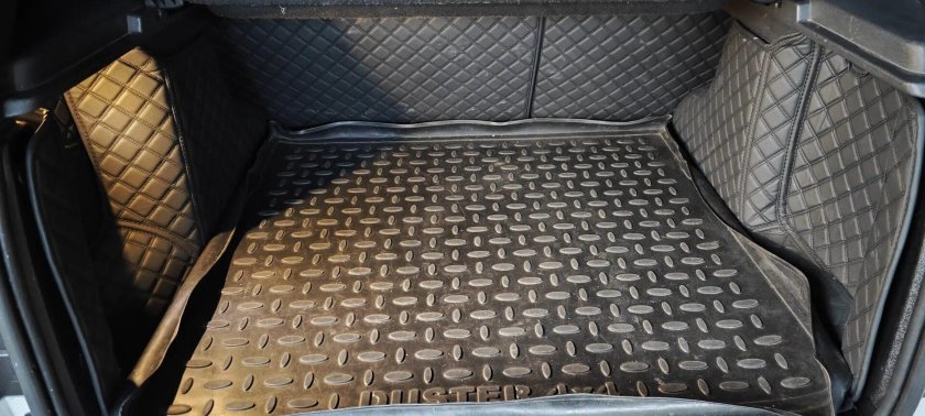 Коврик в багажник автомобиля