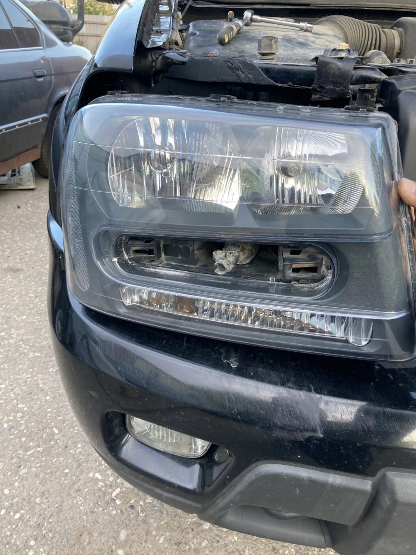 Шевроле Трейлблейзер 2005 фары