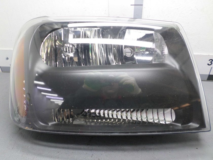 Стекло фары Шевроле Трейлблейзер