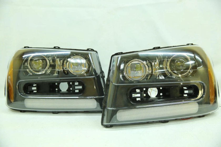 Фара chevrolet tahoe 900