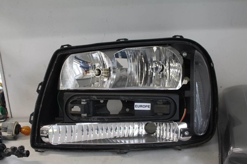 Разбор фары Шевроле Трейлблейзер