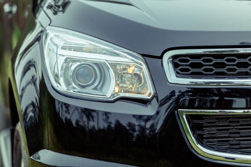 Стекло фары Шевроле Трейлблейзер 2020