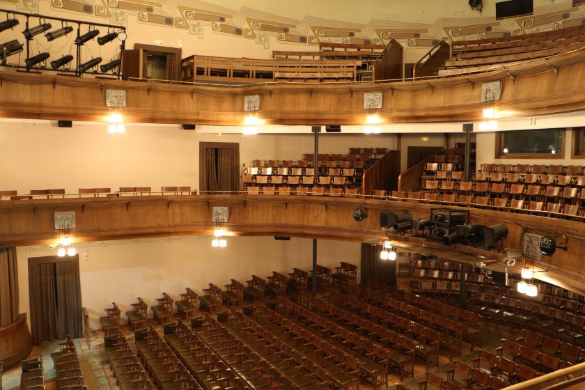 МХТ Чехова зал бельэтаж