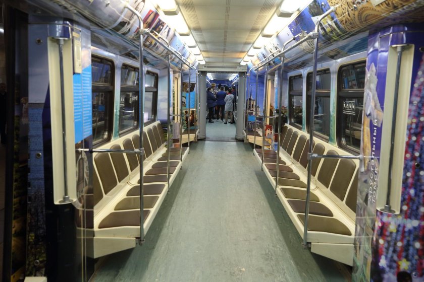 Поезд Сибирь здесь в Московском метрополитене