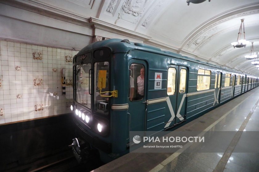 Поезд метро