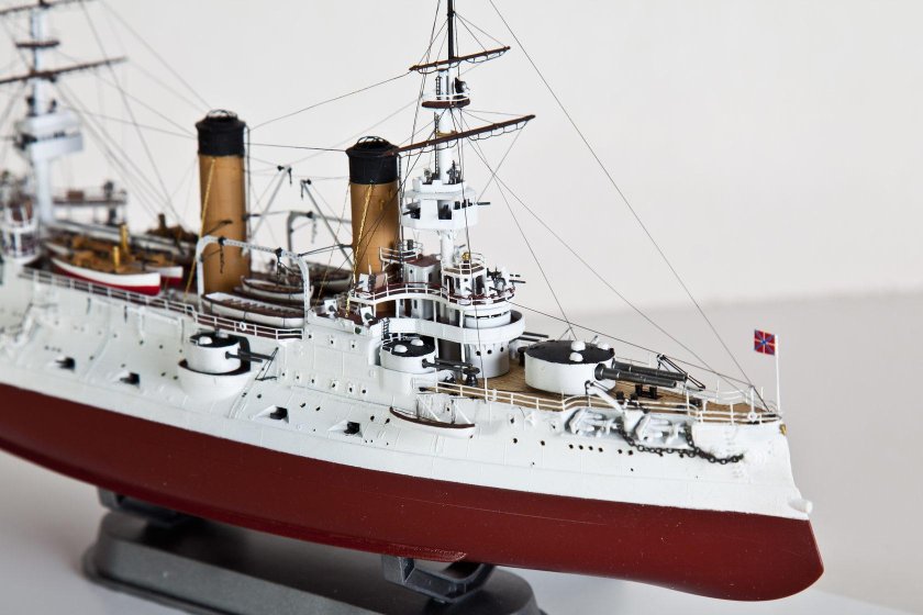 Броненосец Цесаревич модель 1/350