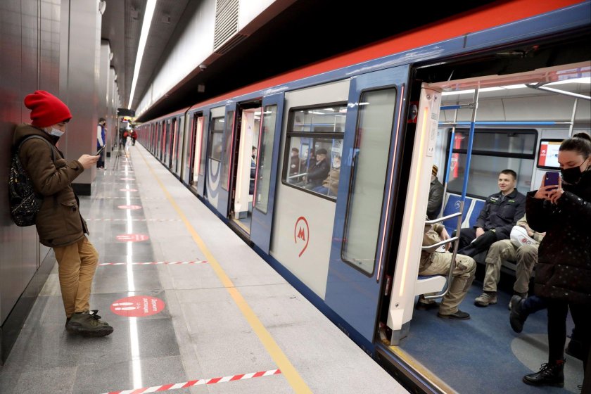 Проспект Вернадского поезда метро