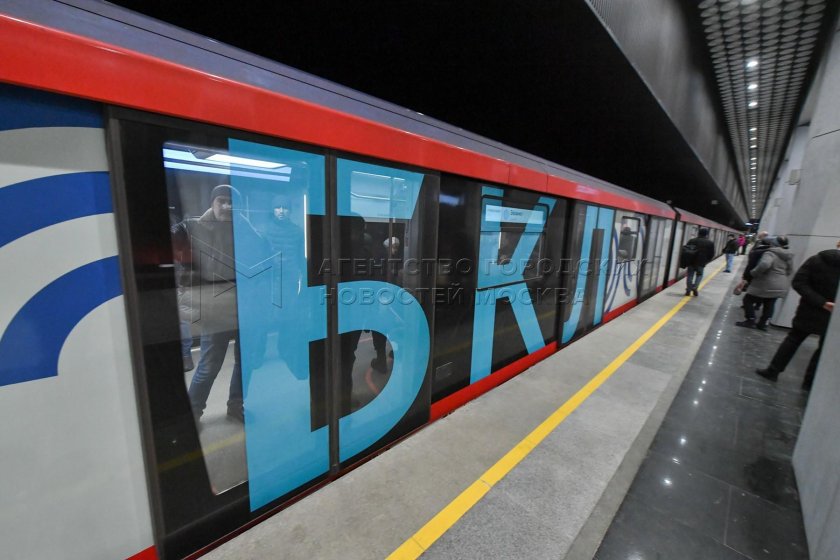 Поезд метро