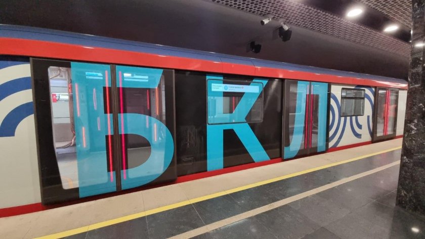 Поезд метро