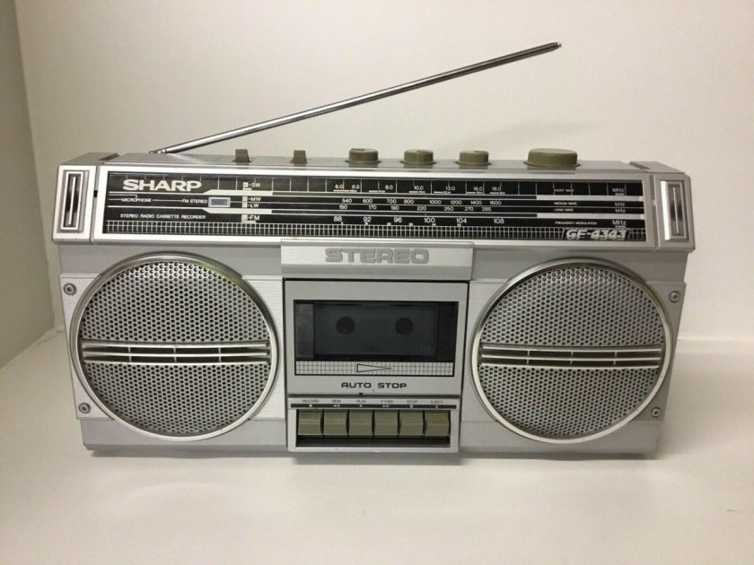 Кассетный магнитофон sharp