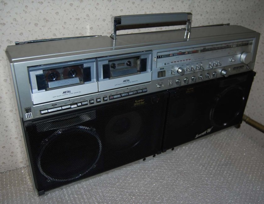 Кассетный магнитофон Sharp 777