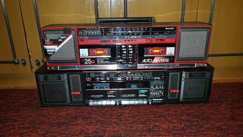 Двухкассетный магнитофон Sharp