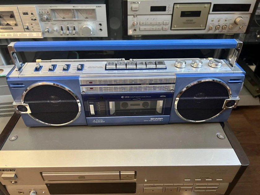 Кассетный магнитофон шарп