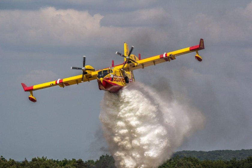 Canadair CL-415