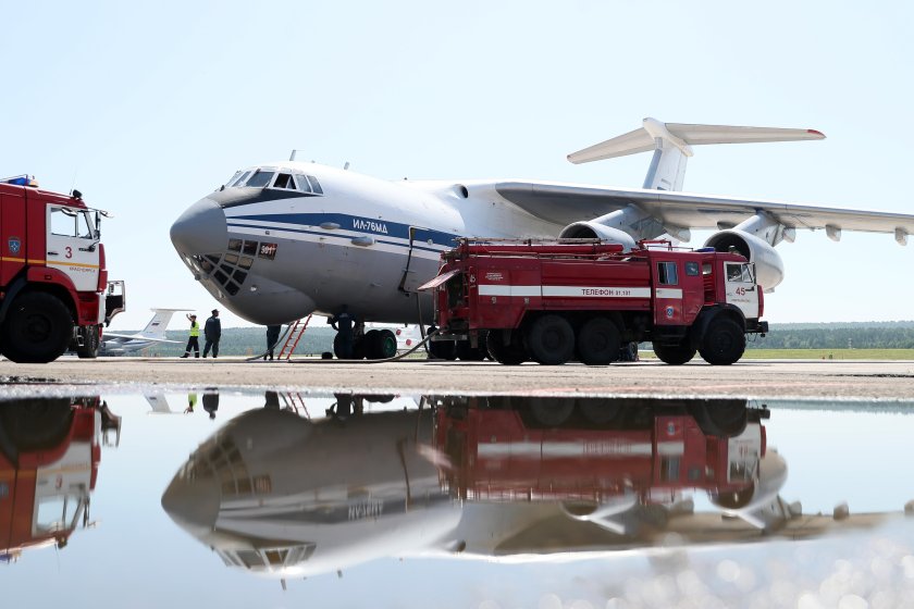Пожарный самолет ил-76