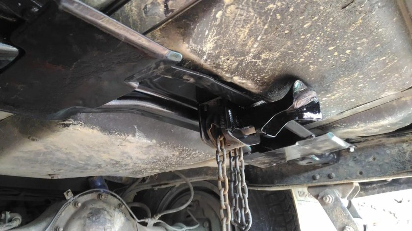 Прадо 120 запаска снизу