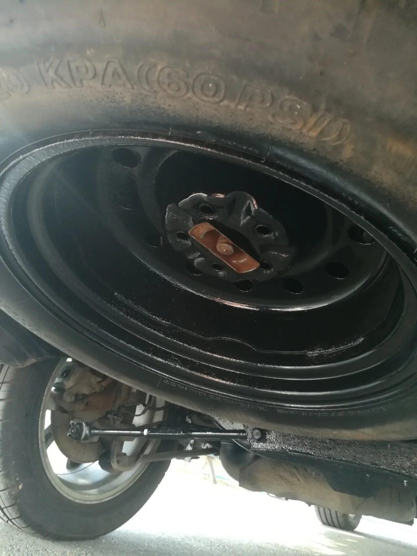 Запасное колесо Тойота Виш 2005