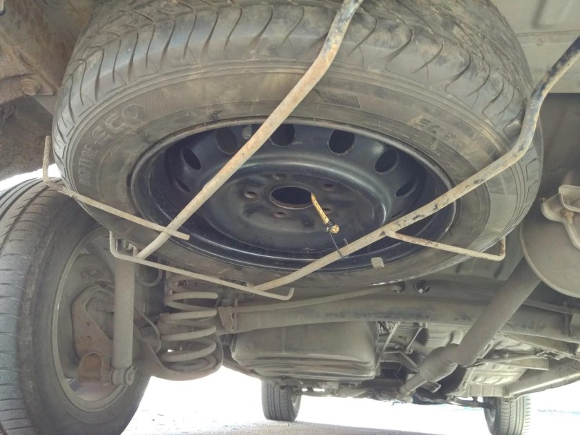 Запаска Тойота Ипсум 1998