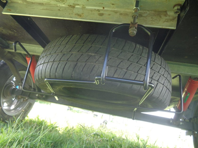 Крепление запаски на багажник ВАЗ 2108