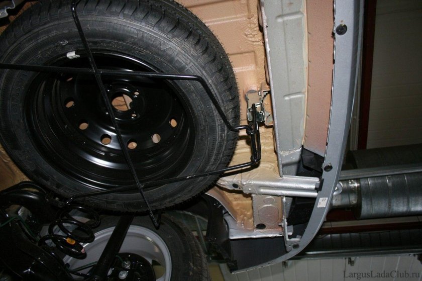 Кронштейн крепления запасного колеса Ларгус