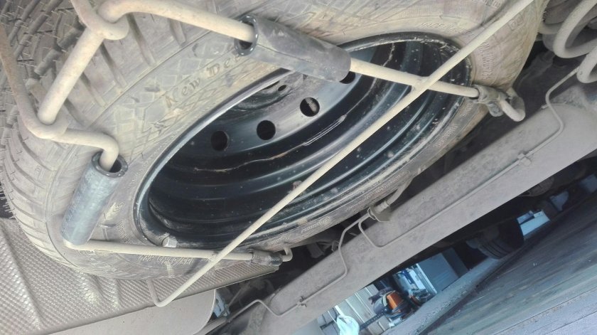 Крепление запаски Лада Ларгус